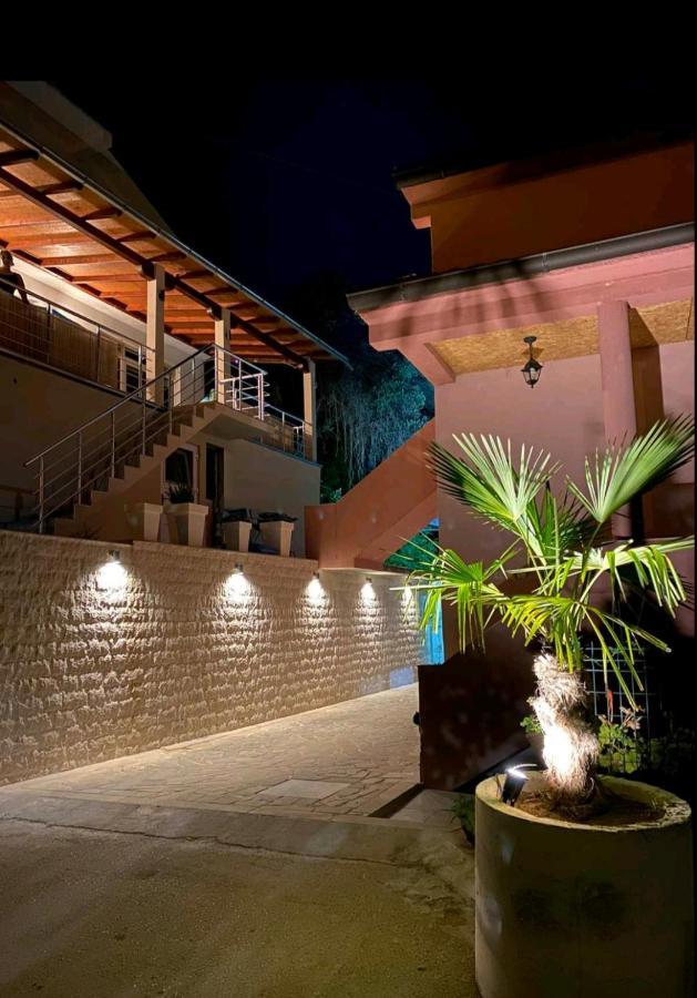 Apartments Kuc Тиват Экстерьер фото